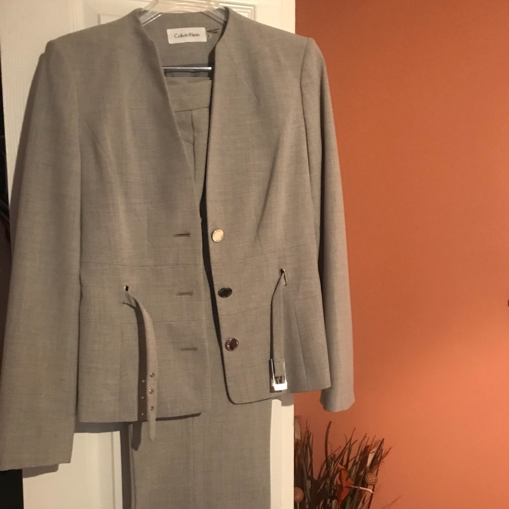 Pant suit